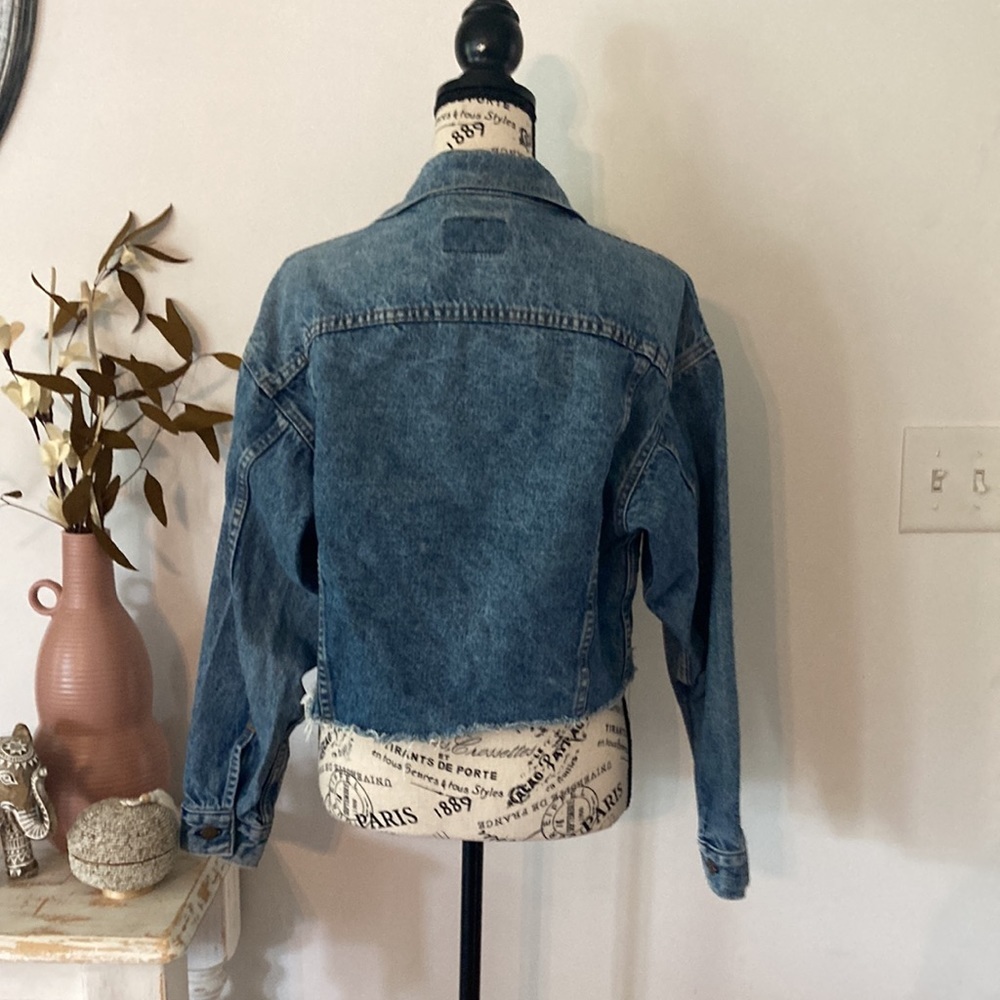 Levi’s Vintage Cropped Denim Jacket - Picture 4 of 7